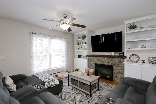 17 David St, Acushnet, MA 02743