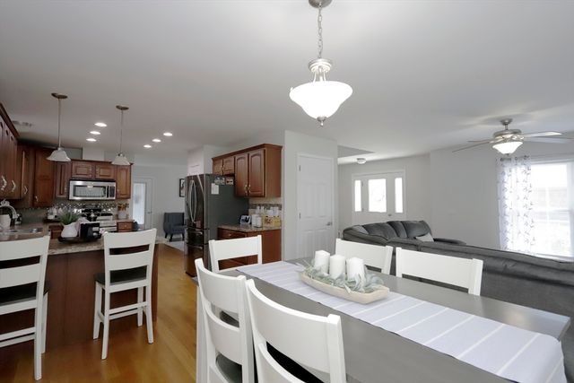 17 David St, Acushnet, MA 02743