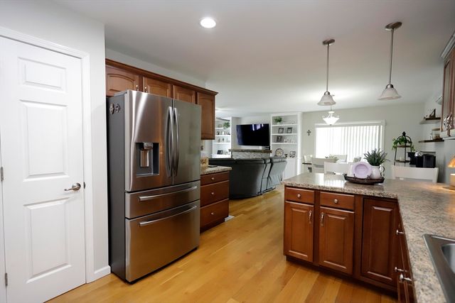 17 David St, Acushnet, MA 02743