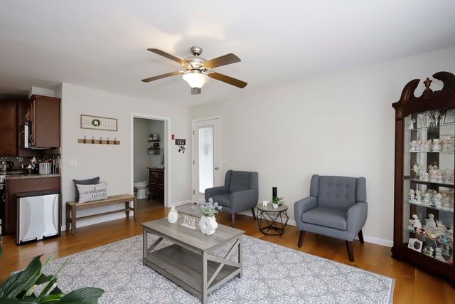 17 David St, Acushnet, MA 02743