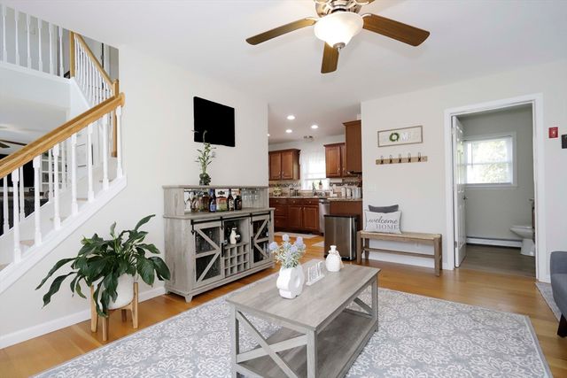 17 David St, Acushnet, MA 02743