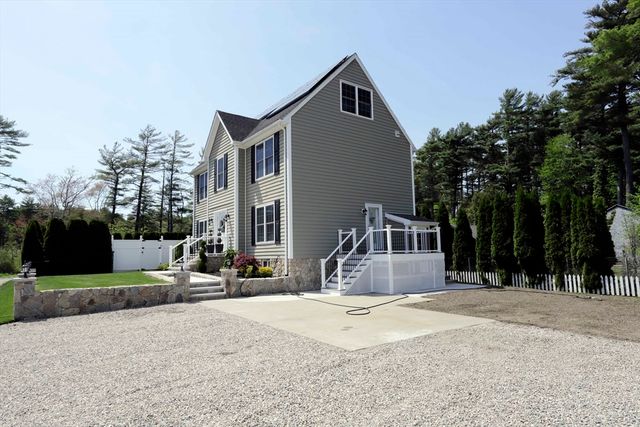 17 David St, Acushnet, MA 02743