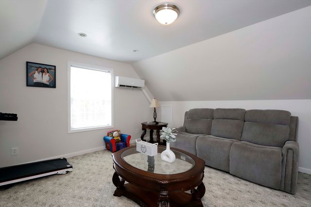 17 David St, Acushnet, MA 02743