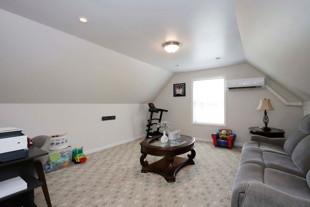 17 David St, Acushnet, MA 02743