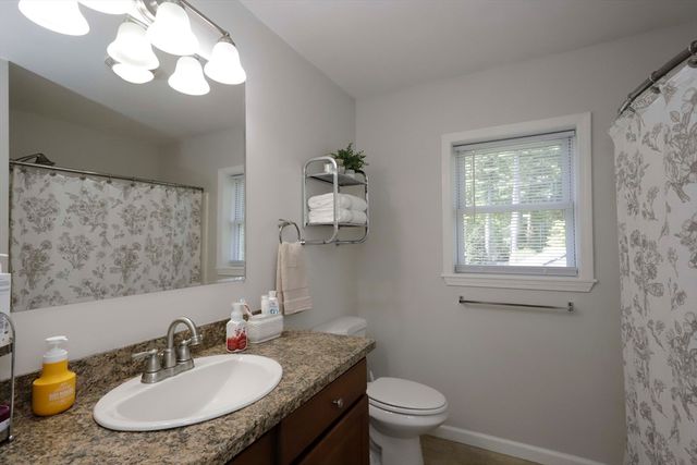 17 David St, Acushnet, MA 02743