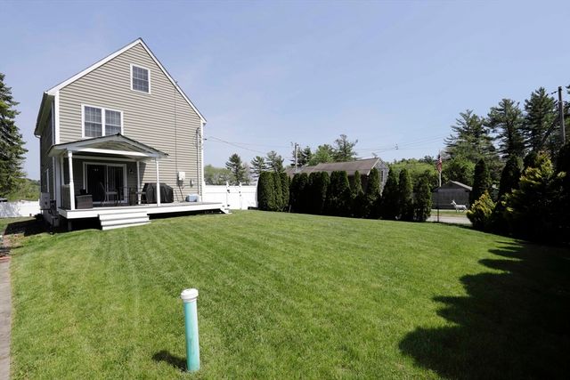 17 David St, Acushnet, MA 02743