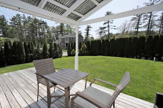 17 David St, Acushnet, MA 02743