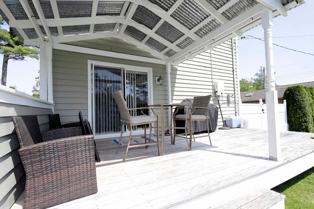 17 David St, Acushnet, MA 02743