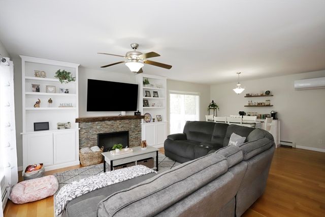 17 David St, Acushnet, MA 02743