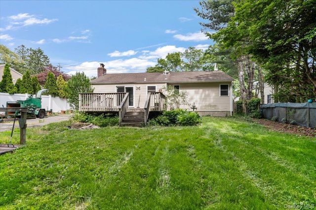 3 Kilburn Avenue, Huntington Station, NY 11746