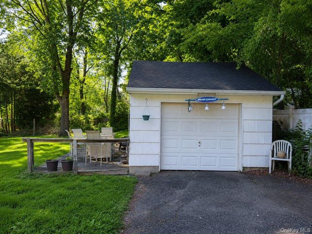 3 Kilburn Avenue, Huntington Station, NY 11746