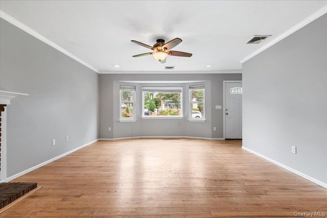 3 Kilburn Avenue, Huntington Station, NY 11746