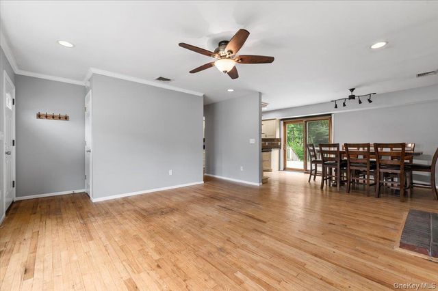 3 Kilburn Avenue, Huntington Station, NY 11746