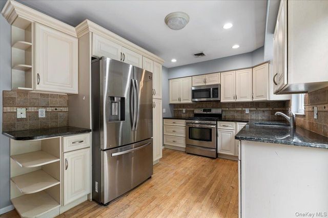 3 Kilburn Avenue, Huntington Station, NY 11746