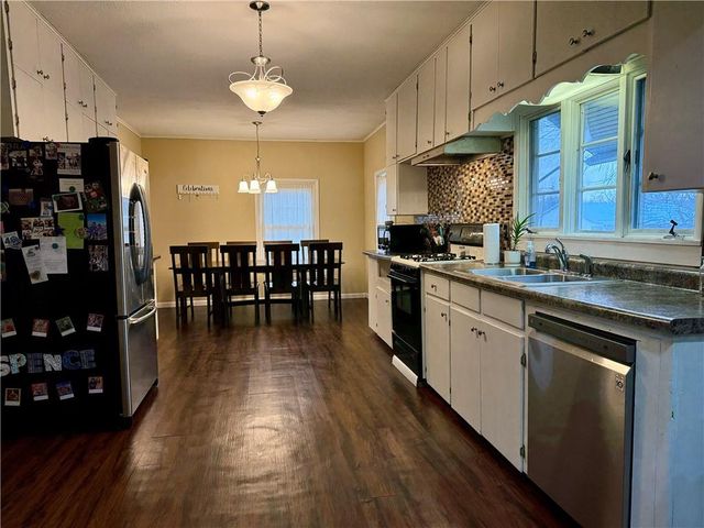 300 S 4th Street, Burlington, KS 66839