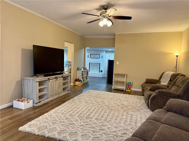 300 S 4th Street, Burlington, KS 66839