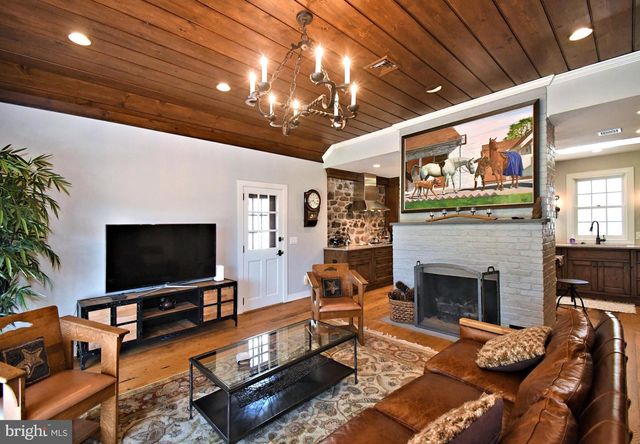 465 PINEVILLE RD, Newtown, PA 18940