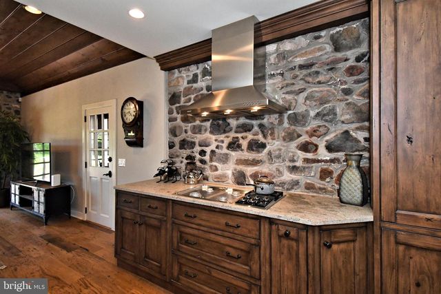 465 PINEVILLE RD, Newtown, PA 18940
