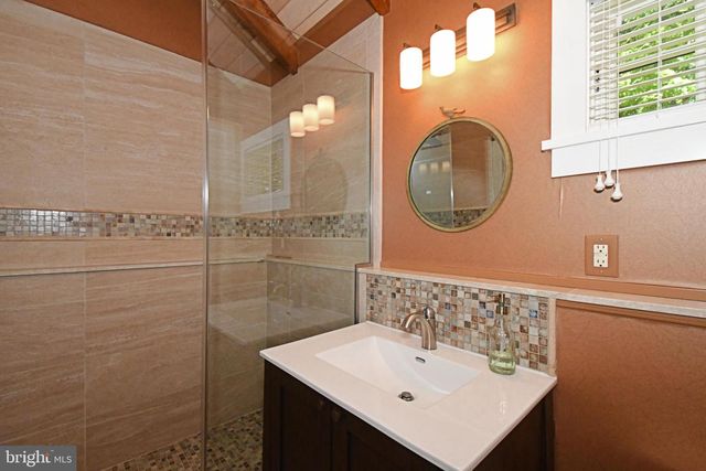 465 PINEVILLE RD, Newtown, PA 18940