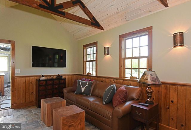 465 PINEVILLE RD, Newtown, PA 18940