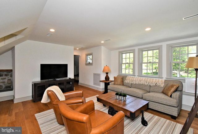 465 PINEVILLE RD, Newtown, PA 18940