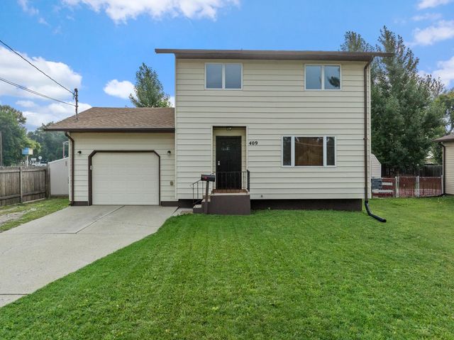 409 19TH ST SE, Minot, ND 58701