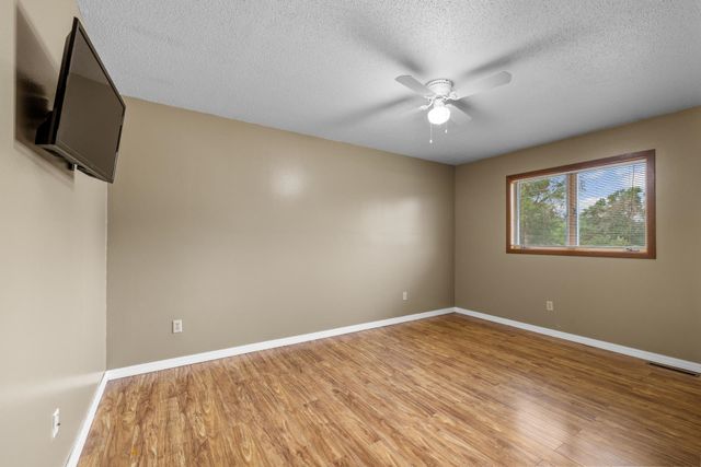 409 19TH ST SE, Minot, ND 58701