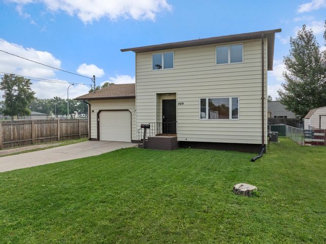 409 19TH ST SE, Minot, ND 58701