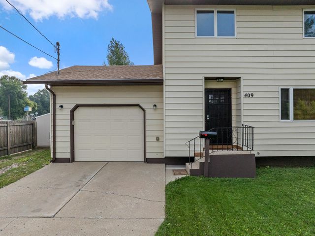 409 19TH ST SE, Minot, ND 58701