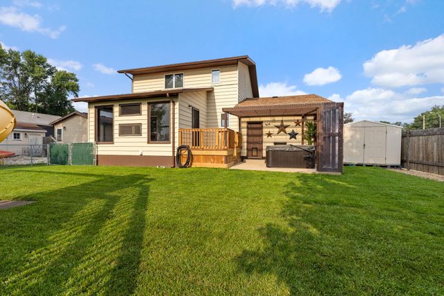 409 19TH ST SE, Minot, ND 58701