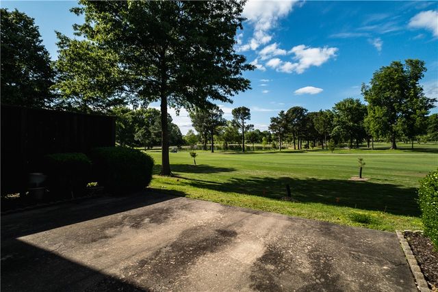 2538 E Sweetbriar Drive, Fayetteville, AR 72703