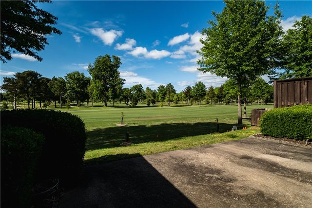 2538 E Sweetbriar Drive, Fayetteville, AR 72703