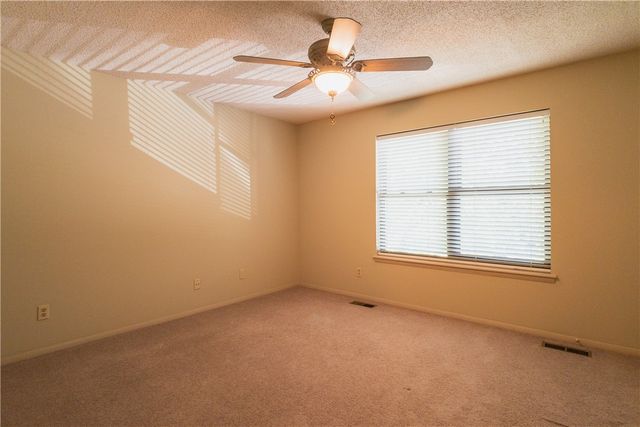 2538 E Sweetbriar Drive, Fayetteville, AR 72703