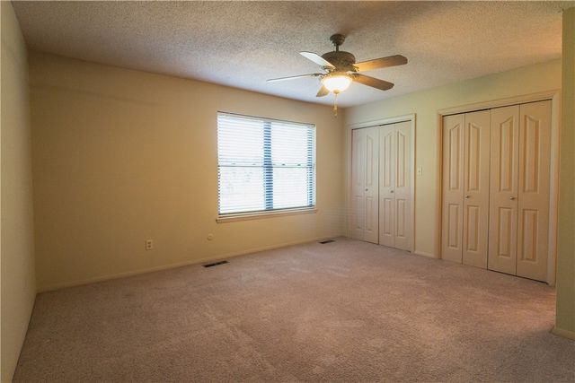 2538 E Sweetbriar Drive, Fayetteville, AR 72703