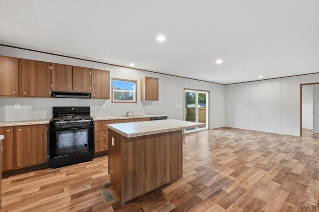 281 E Stewart Dr, Pueblo West, CO 81007