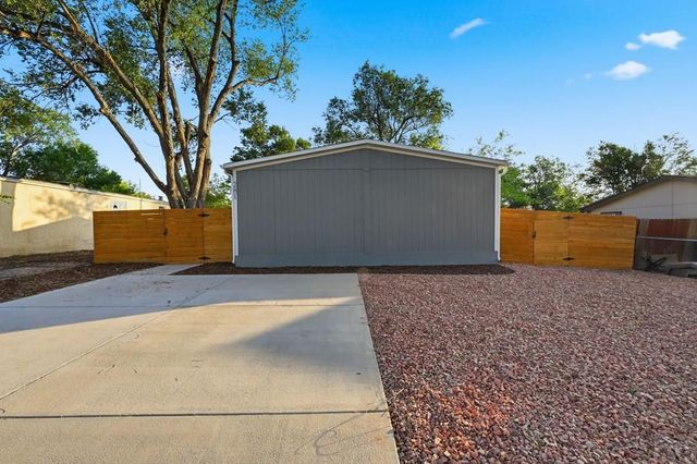 281 E Stewart Dr, Pueblo West, CO 81007