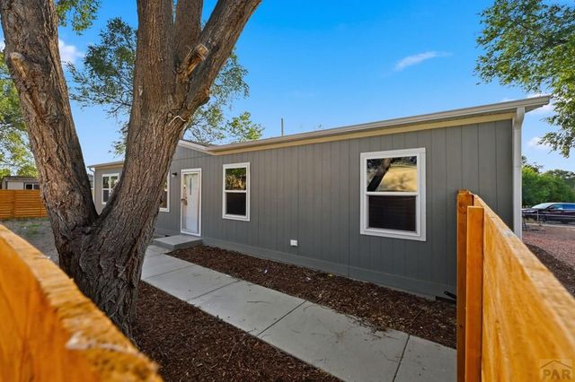 281 E Stewart Dr, Pueblo West, CO 81007