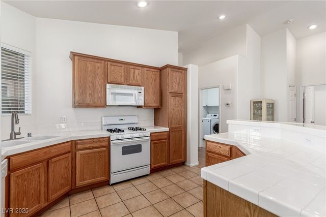 8239 Mozley Park Street, Las Vegas, NV 89113