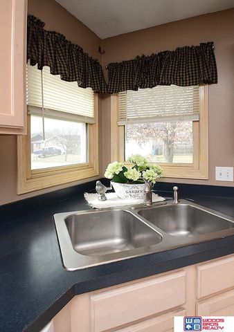 1901 Garret Lane, Lincoln, NE 68512