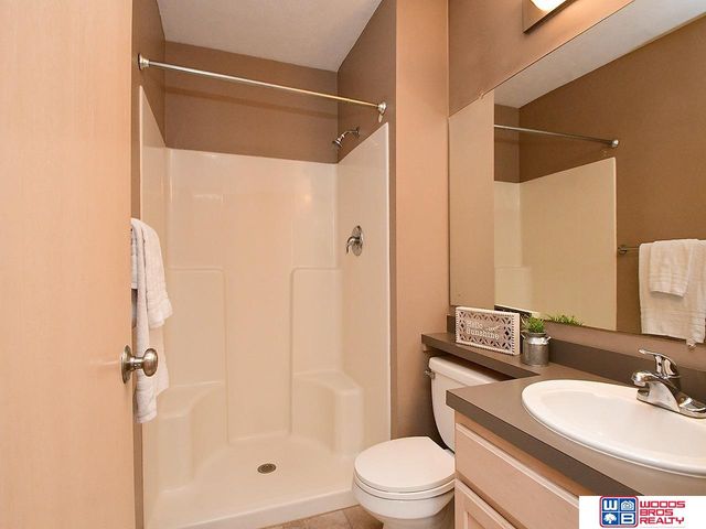 1901 Garret Lane, Lincoln, NE 68512