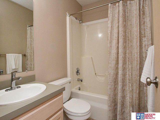 1901 Garret Lane, Lincoln, NE 68512