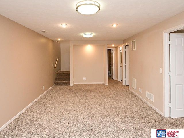 1901 Garret Lane, Lincoln, NE 68512