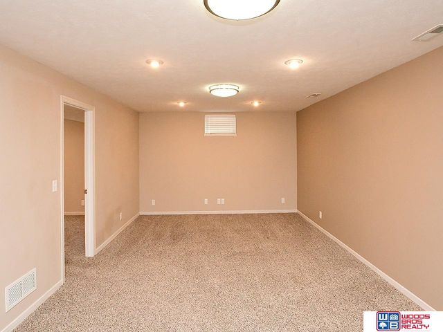 1901 Garret Lane, Lincoln, NE 68512