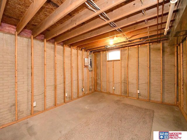 1901 Garret Lane, Lincoln, NE 68512