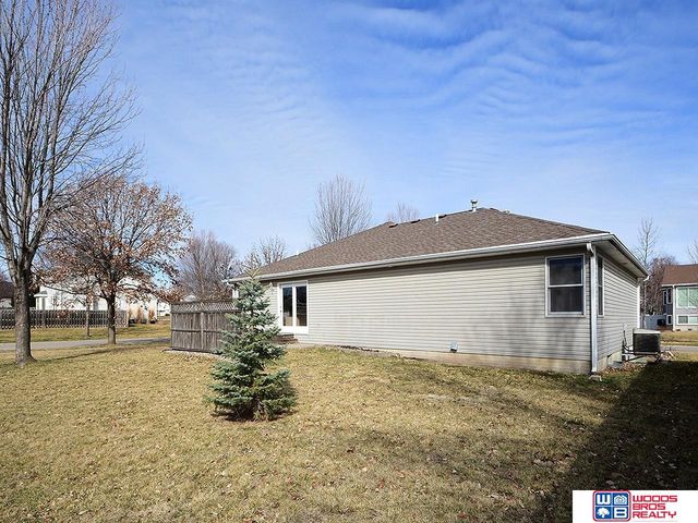 1901 Garret Lane, Lincoln, NE 68512