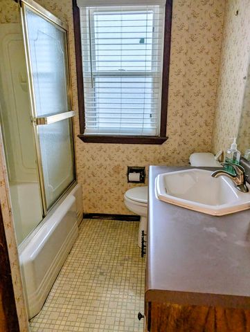 3832 27th Avenue, Rock Island, IL 61201