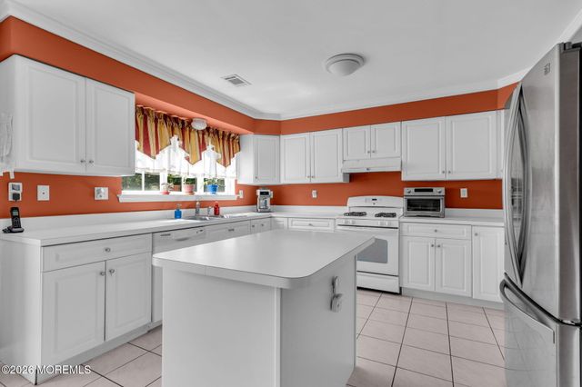494 Meadowood Road, Jackson, NJ 08527