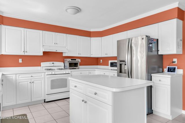 494 Meadowood Road, Jackson, NJ 08527