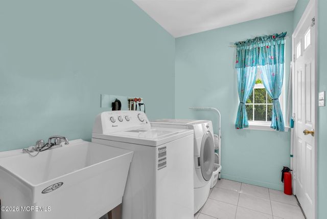 494 Meadowood Road, Jackson, NJ 08527