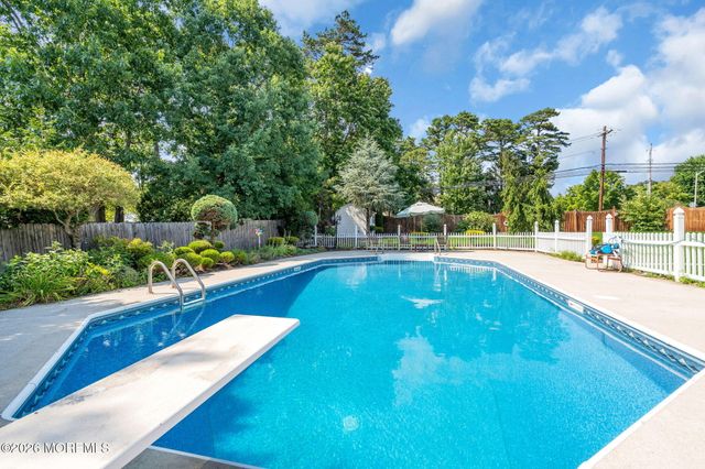 494 Meadowood Road, Jackson, NJ 08527